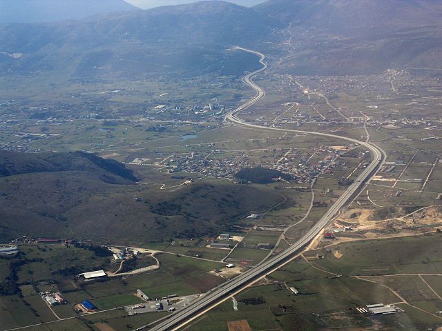 Part of the Greek road network, Egnatia Odos - A2  connects Northern Greece from East to West.